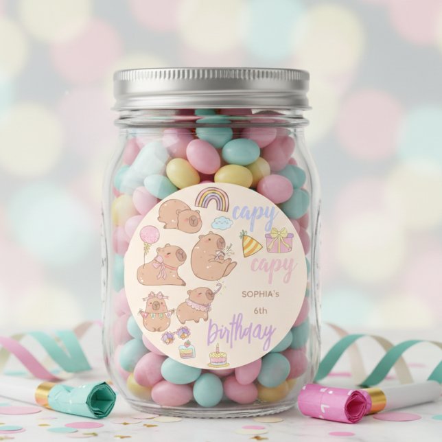 Capy capy birthday runder aufkleber (Von Creator hochgeladen)