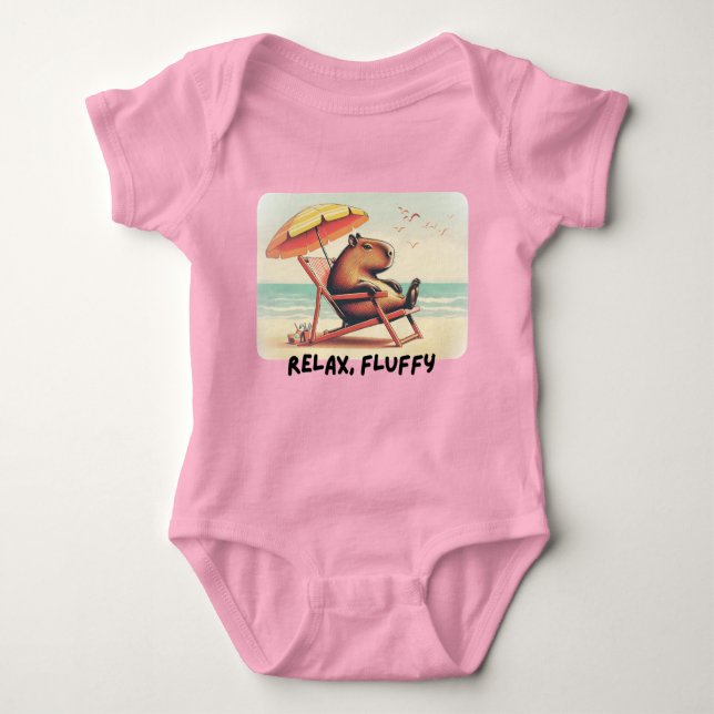 Capybara at beach says: Relax, Fluffy Baby Strampler (Vorderseite)