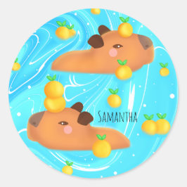 Capybaras in Wasser mit Orangen Runder Aufkleber