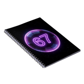 Carnet 67 Violet avec des étincelles noires en arrière-pl