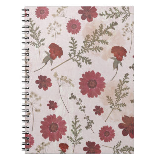 Carnet à fleurs pressées