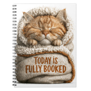 Carnet Adorable chaton roux endormi enveloppé dans une co