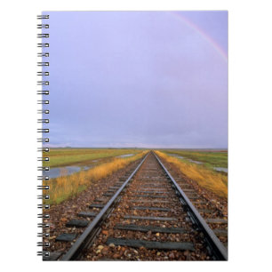 Carnet Arc-en-ciel au-dessus des voies ferrées près de Fa