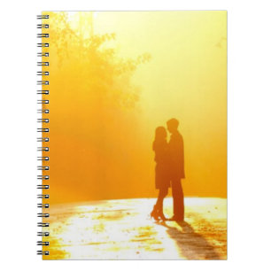 Carnet Baisers des couples à la lumière du soleil