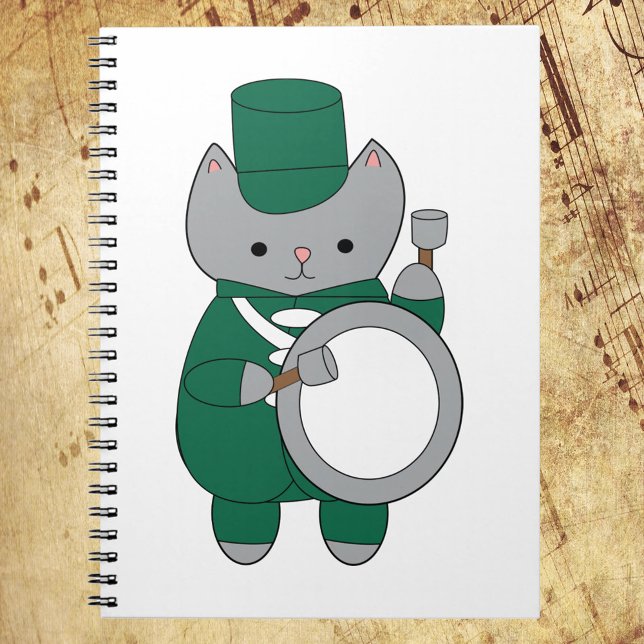 Carnet Bande de Marquage Basse de chat Tambour vert et bl (A cute notebook with a cat wearing a green and white marching band uniform with a drum)