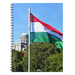 Carnet Basilique d'Esztergom et drapeau hongrois