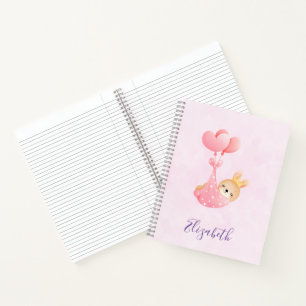 Carnet Bébé mignon dans une couverture de coeur