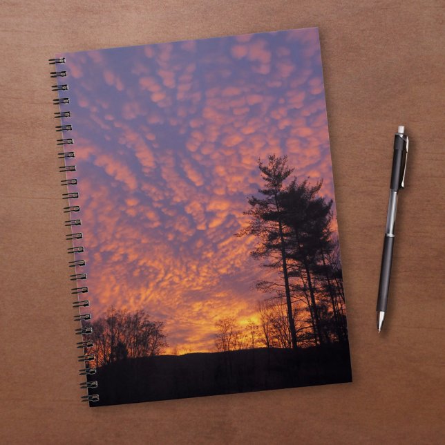 Carnet Belle rose orange nuages lever du soleil Photo (Beautiful Pink Orange Clouds Sunrise Photo Notebook, in situ)