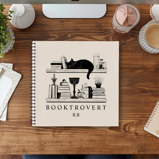 Carnet Bibliothèque Cozy Bookcase Booktrovert Monogramme (Créateur téléchargé)