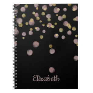 Carnet Blush et doré sur fond noir avec monogramme