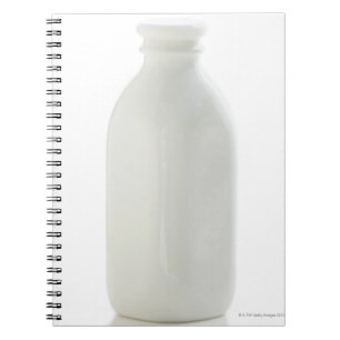 Carnet Bouteille à lait sur l'arrière - plan blanc