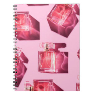 Carnet Bouteilles de parfum, arrière - plan rose, plat