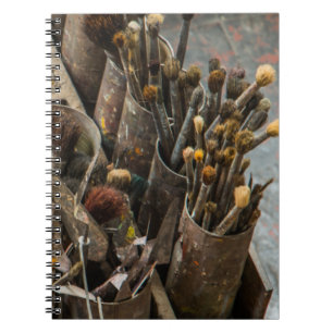 Carnet Brosses à peintures d'artistes dans de vieilles bo