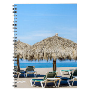 Carnet Chaises longues et parapluies de chaume sur la