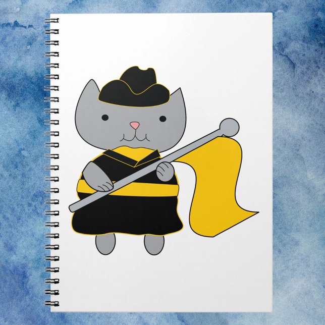 Carnet Chat de la Garde de Drapeau Jaune Drapeau Uniforme (A notebook featuring a cute gray cat wearing a black and yellow gold color guard uniform.)