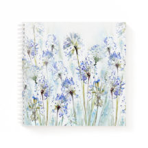 Croquis en aquarelle des fleurs d'été bleues