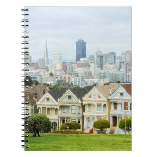 Carnet Dames peintes, maisons victoriennes et horizon