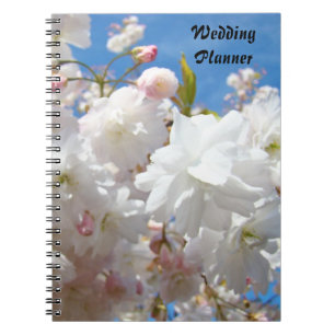 Carnet de mariage fleurs blanches en fleurs