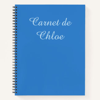 Carnet de notes bleu moderne sur fond bleu glace
