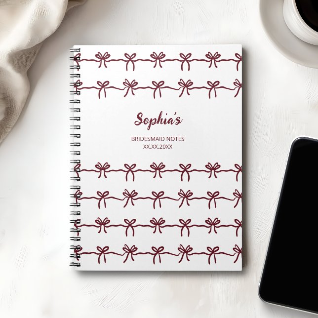 Carnet Demoiselle d'honneur Moderne Burgundy Écrit Nom Da (Bow Bridesmaid Modern Burgundy Script Name Date Notebook)
