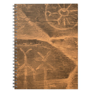 Carnet design ancien sur le mur de la grotte. histoire de