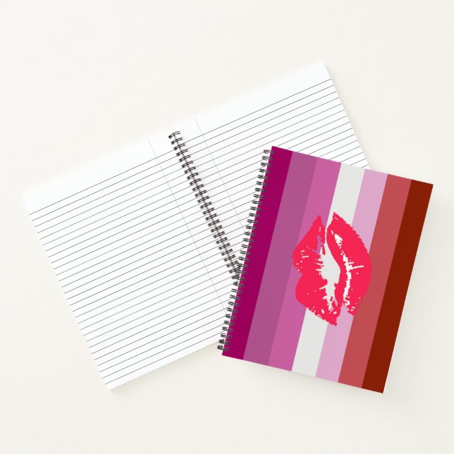 Carnet Drapeau de fierté lesbienne au rouge à lèvres (Intérieur)