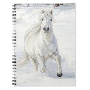 Carnet Dyfra le cheval islandais galopant dans la neige