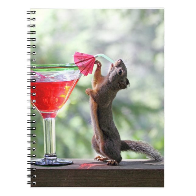 Carnet Écureuil buvant un cocktail à l'heure heureuse (Devant)