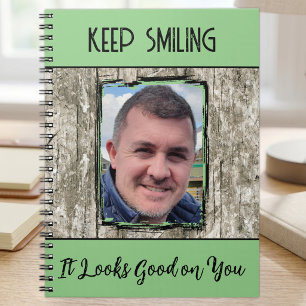 Carnet Effet bois gris faux sourire photo verte