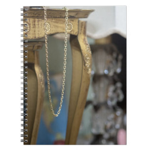 Carnet Élégance suspendue : Chaîne d'or Drapery