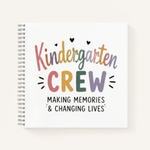Carnet Équipe de maternelle créant des souvenirs et chang