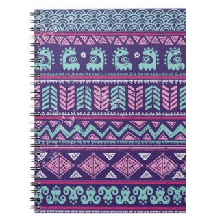 Carnet Ethnique Tribale : Motif coloré sans couture.