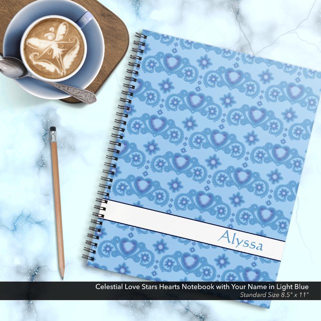 Carnet Étoiles d'amour céleste Coeurs Nom Bleu clair (Celestial Love Stars Hearts Light Blue Notebook Personalized with Your Name.)