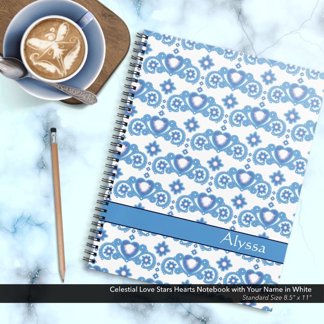 Carnet Étoiles d'amour céleste Nom du coeur Blanc (Celestial Love Stars Hearts White Notebook Personalized with Your Name.)