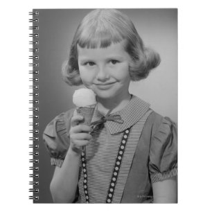 Carnet Fille mangeant la crème glacée