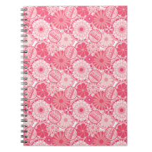 Fleurs roses et pianos