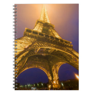 Carnet France, Paris. En regardant du bas de l'Eiffel
