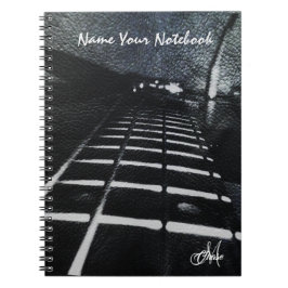 Carnet Guitare basse grunge en cuir noire personnalisée