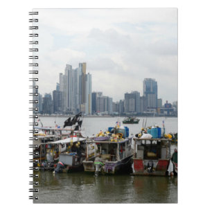 Carnet Horizon de Panamá City avec des bateaux de pêche