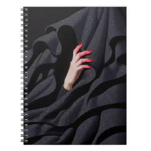 Carnet Illustration de main cachée sous un hijab étoilé
