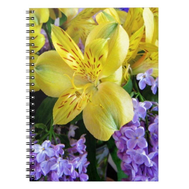 Carnet Jaune et Fleurs Lilac Violettes (Devant)