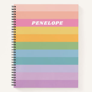 Carnet Joli nom personnalisé avec rayures arc-en-ciel pas
