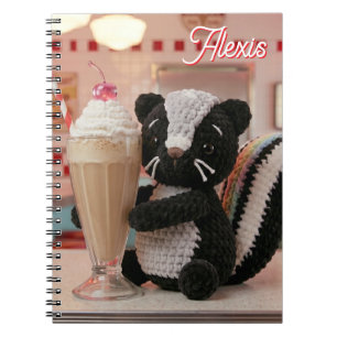 Carnet Jolie mouffette au crochet au diner rétro