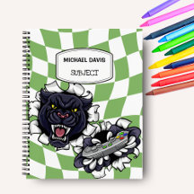 Joueur de Black Panther tenant une manette de jeu 