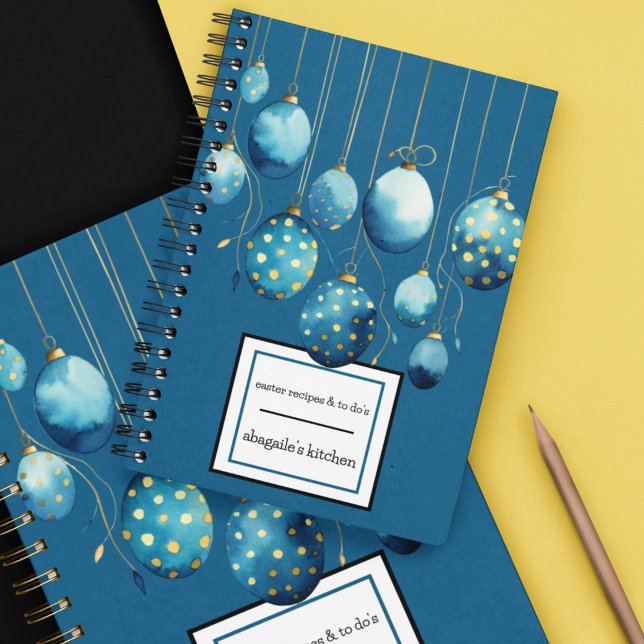 Carnet Joyeux Bondi Bleu Polka Dot OEufs de Pâques (Blue and gold easter eggs spiral notebook you can personalize for Easter gifts. )