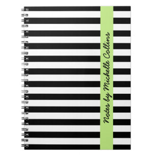 Carnet Le blanc noir barre le nom personnalisé de vert d