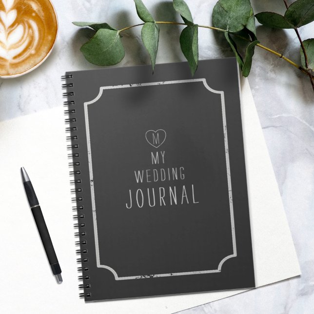 Carnet Mariage de Monogramme de mariée noire et bl (A journal for all your wedding thoughts and ideas. Just add your initial)