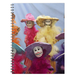Carnet Mexique. Catrinas squelettiques, figures célébrant