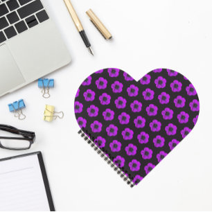 Carnet Modèle floral de géranium violet sur noir