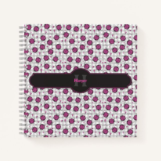 Carnet Motif coccinelle rose vif sur monogramme à carreau (Devant)